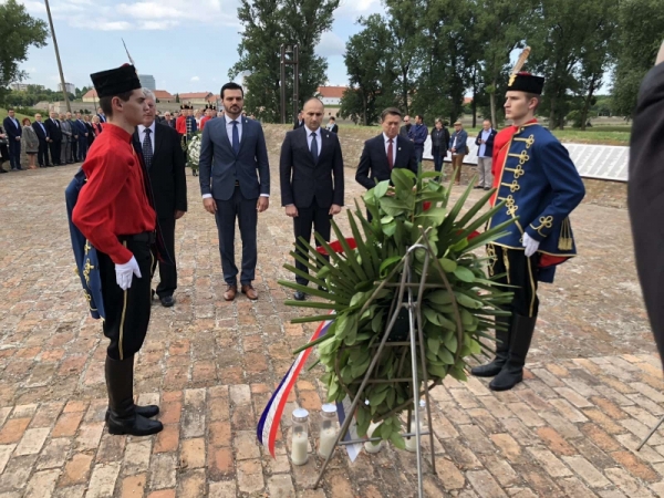 Počast poginulim i umrlim hrvatskim braniteljima povodom Dana OBŽ