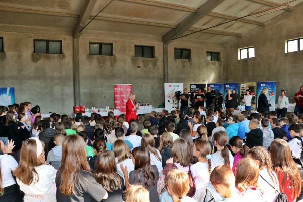 Svjetski dan &scaron;kolskog mlijeka obilježen na farmi obitelji Tolu&scaron;ić u Đakovu