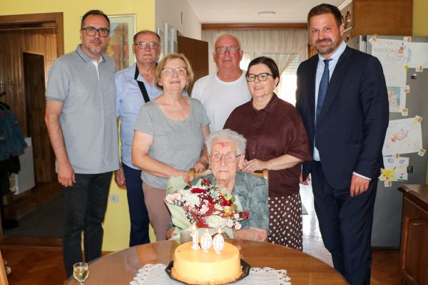 Stoti rođendan bake Ane Tomić – stoljeće života ispunjeno obitelji, radom i ljubavlju
