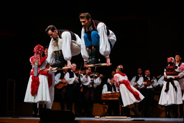 LADO na 60. Đakovačkim vezovima: Večer vrhunskog folklora i hrvatske tradicije