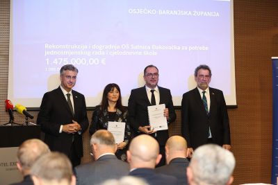 Potpisani ugovori vrijedni 26,3 milijuna eura za ulaganja u osnovne škole u Osječko-baranjskoj županiji
