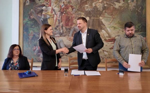 [VIDEO] Potpisani ugovori za prometnu infrastrukturu u industrijskoj zoni Đakovo
