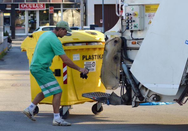 Svakom kućanstvu deset žutih vreća godi&scaron;nje
