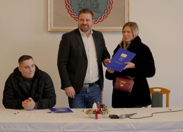 [VIDEO] Potpisani ugovori o stipendiranju studenata Grada Đakova