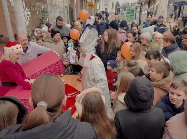 Sveti Nikola stigao u Đakovo i darivao naše najmlađe