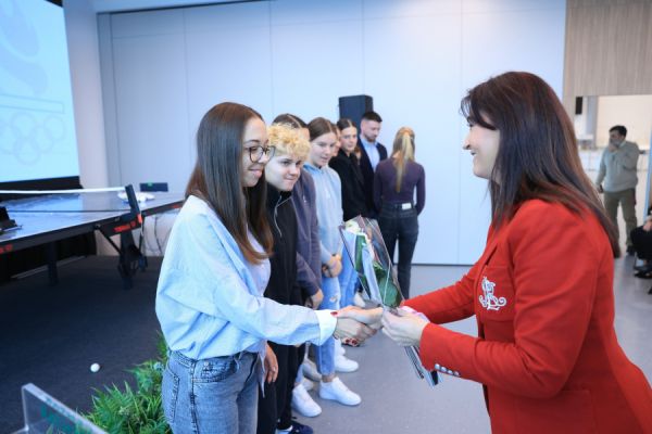Vrijednom donacijom sportske opreme Županija stvara bolje uvjete za sport u školama i klubovima