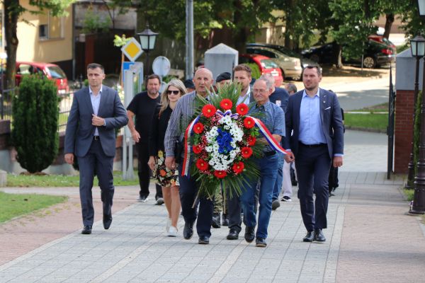 [VIDEO] Polaganjem vijenca i paljenjem svijeća obilježen Dan državnosti RH