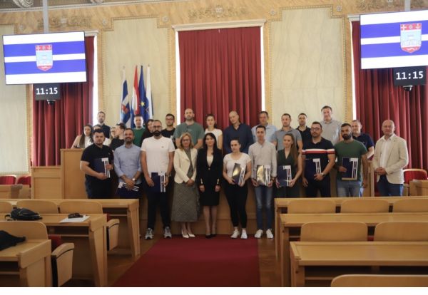 Županica Nataša Tramišak dodijelila mladim obiteljima gotovo 640 tisuća eura u sklopu programa „Naša Slavonija i Baranja – naš dom“